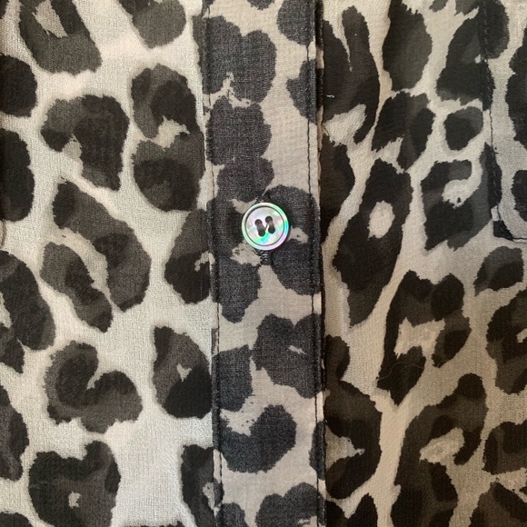 Style Mint Animal print sheet button up - Picture 4 of 6
